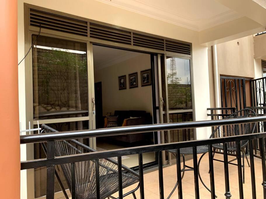 Cozy 2-Bedroom Apartment Within City Limits. Kampala Luaran gambar